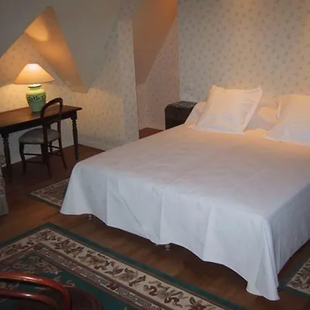 Chateau De Bed and Breakfast 3*