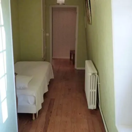 Chateau De Bed & Breakfast Béhen