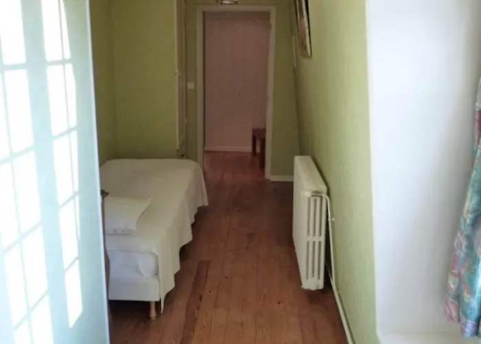 Château De Alojamento de Acomodação e Pequeno-almoço Béhen